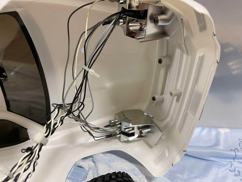 Chargez l'image dans la visionneuse de la galerie, Used Tamiya Land Cruiser 300 Assembled RC Car with Radio and Lift Up Parts