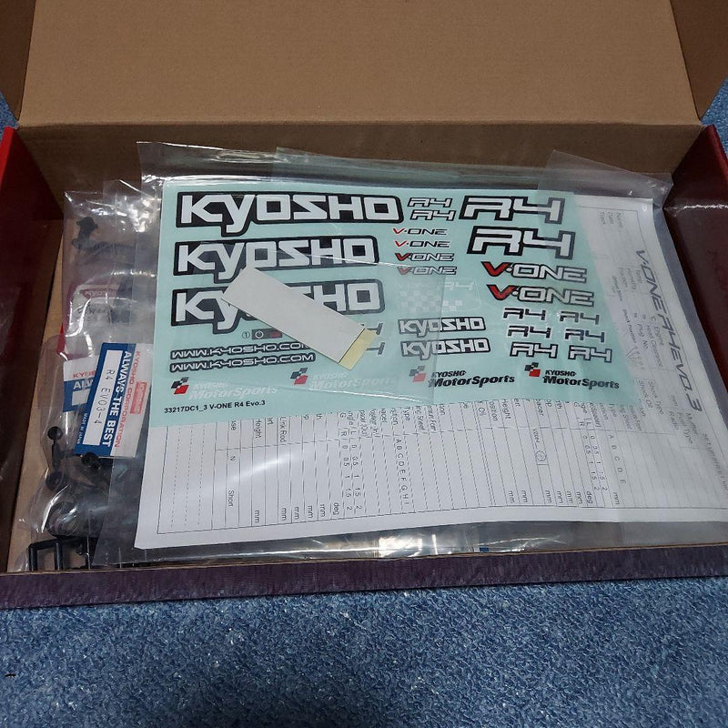 Laden Sie das Bild in Galerie -Viewer, Kyosho R4 EVO3 Engine Touring Car Used 10 tanks Good Condition - Used