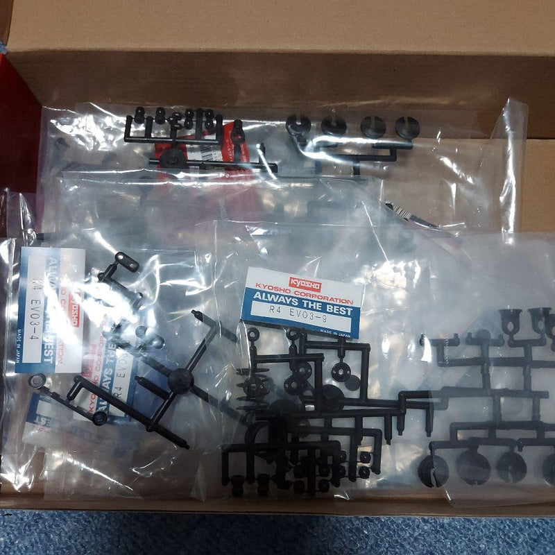 Laden Sie das Bild in Galerie -Viewer, Kyosho R4 EVO3 Engine Touring Car Used 10 tanks Good Condition - Used