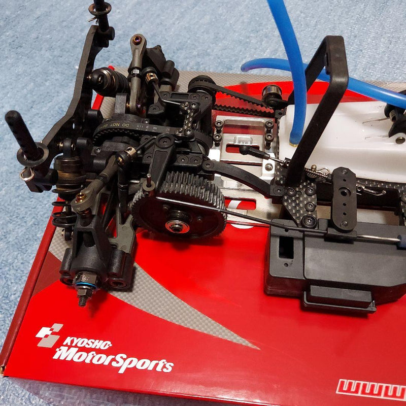Laden Sie das Bild in Galerie -Viewer, Kyosho R4 EVO3 Engine Touring Car Used 10 tanks Good Condition - Used