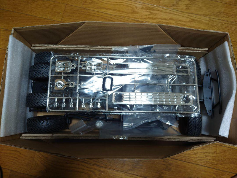 Laden Sie das Bild in Galerie -Viewer, Kyosho Outlaw Rampage PRO Semi-Assembled Kit New with Tamiya Spray Can - Used