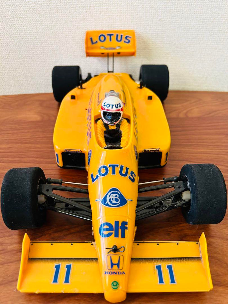 Chargez l'image dans la visionneuse de la galerie, Used Tamiya Lotus 99T Honda Assembled RC Car Set with Futaba Radio & Charger