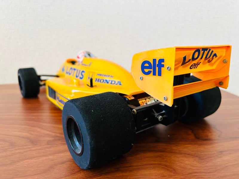 Chargez l'image dans la visionneuse de la galerie, Used Tamiya Lotus 99T Honda Assembled RC Car Set with Futaba Radio & Charger
