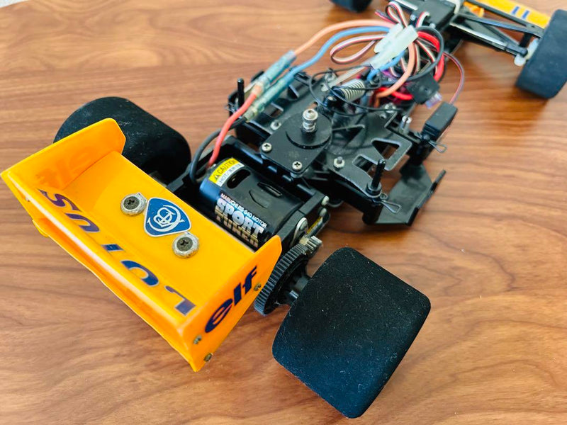 Chargez l'image dans la visionneuse de la galerie, Used Tamiya Lotus 99T Honda Assembled RC Car Set with Futaba Radio & Charger