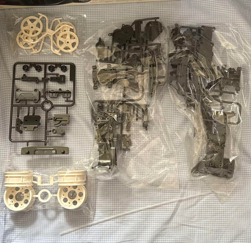Chargez l'image dans la visionneuse de la galerie, Used Tamiya Kure Nismo GT-R TA03F Belt Drive 4WD Unassembled Kit