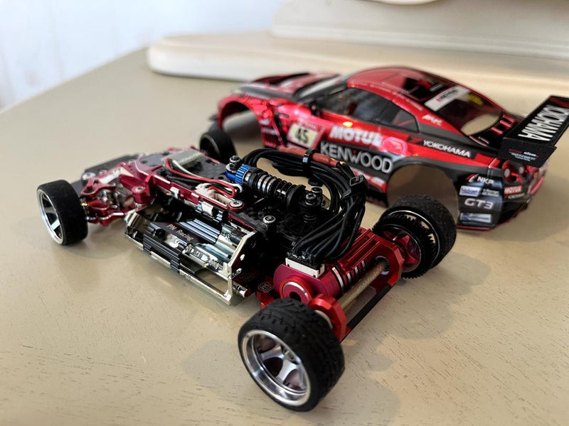 Laden Sie das Bild in Galerie -Viewer, Kyosho Mini-Z MR04EVO2 Full Custom with Aluminum & Carbon Parts Beautiful - Used