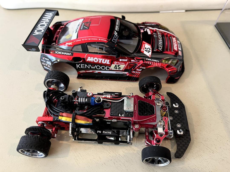 Laden Sie das Bild in Galerie -Viewer, Kyosho Mini-Z MR04EVO2 Full Custom with Aluminum & Carbon Parts Beautiful - Used