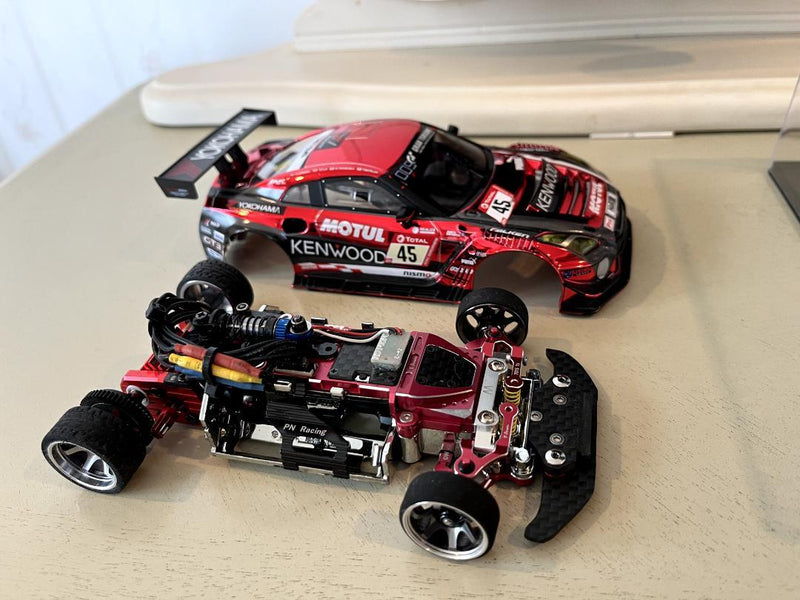 Laden Sie das Bild in Galerie -Viewer, Kyosho Mini-Z MR04EVO2 Full Custom with Aluminum & Carbon Parts Beautiful - Used