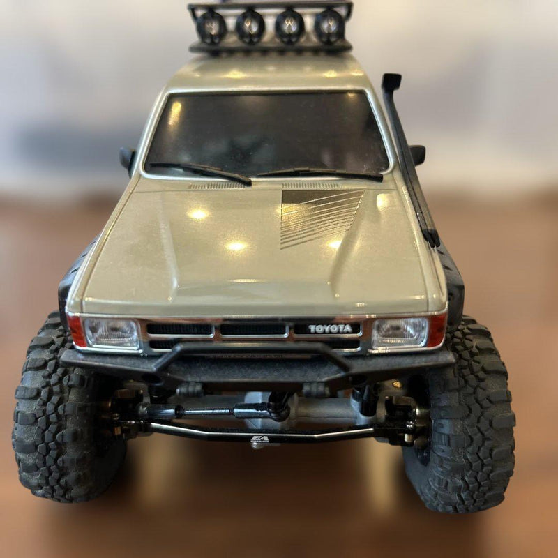 Laden Sie das Bild in Galerie -Viewer, Kyosho Mini-Z 4x4 Toyota 4Runner ReadySet with LED Custom Parts Beautiful - Used