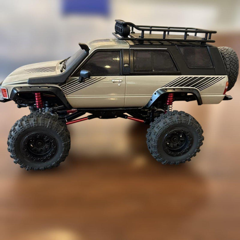 Laden Sie das Bild in Galerie -Viewer, Kyosho Mini-Z 4x4 Toyota 4Runner ReadySet with LED Custom Parts Beautiful - Used
