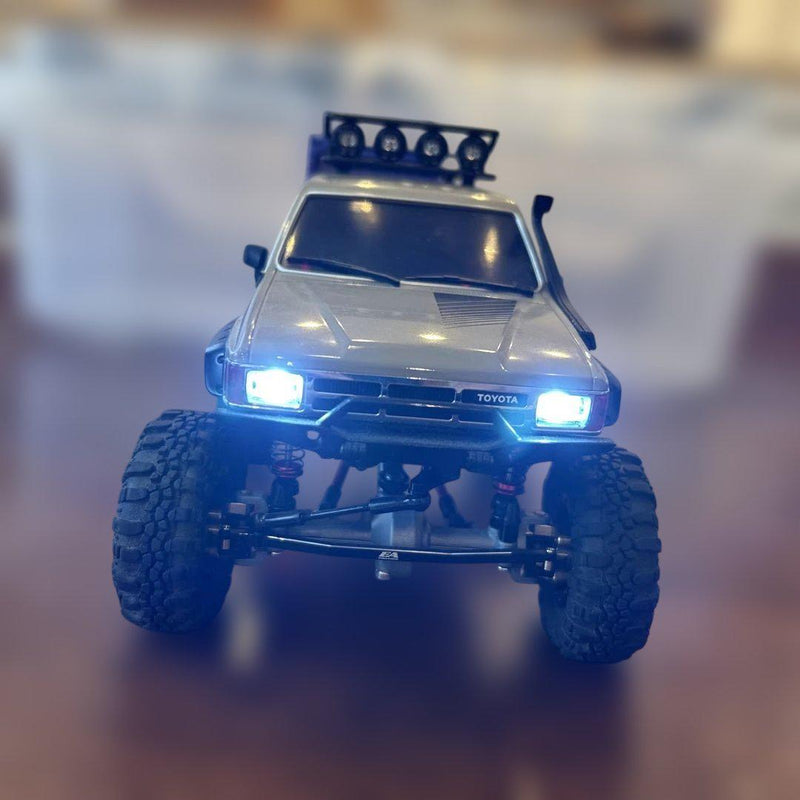 Laden Sie das Bild in Galerie -Viewer, Kyosho Mini-Z 4x4 Toyota 4Runner ReadySet with LED Custom Parts Beautiful - Used