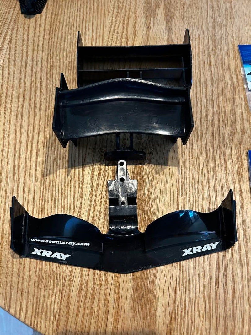 Carica immagine in Galleria Viewer, XRAY X1 2025 Chassis with 21.5 Motor & Futaba SC400 Servo Used - Used