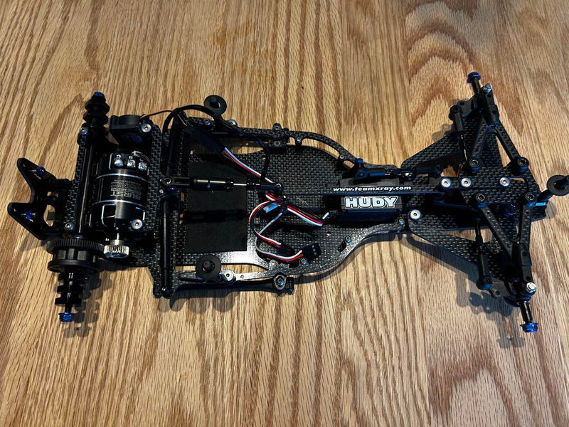 Carica immagine in Galleria Viewer, XRAY X1 2025 Chassis with 21.5 Motor & Futaba SC400 Servo Used - Used