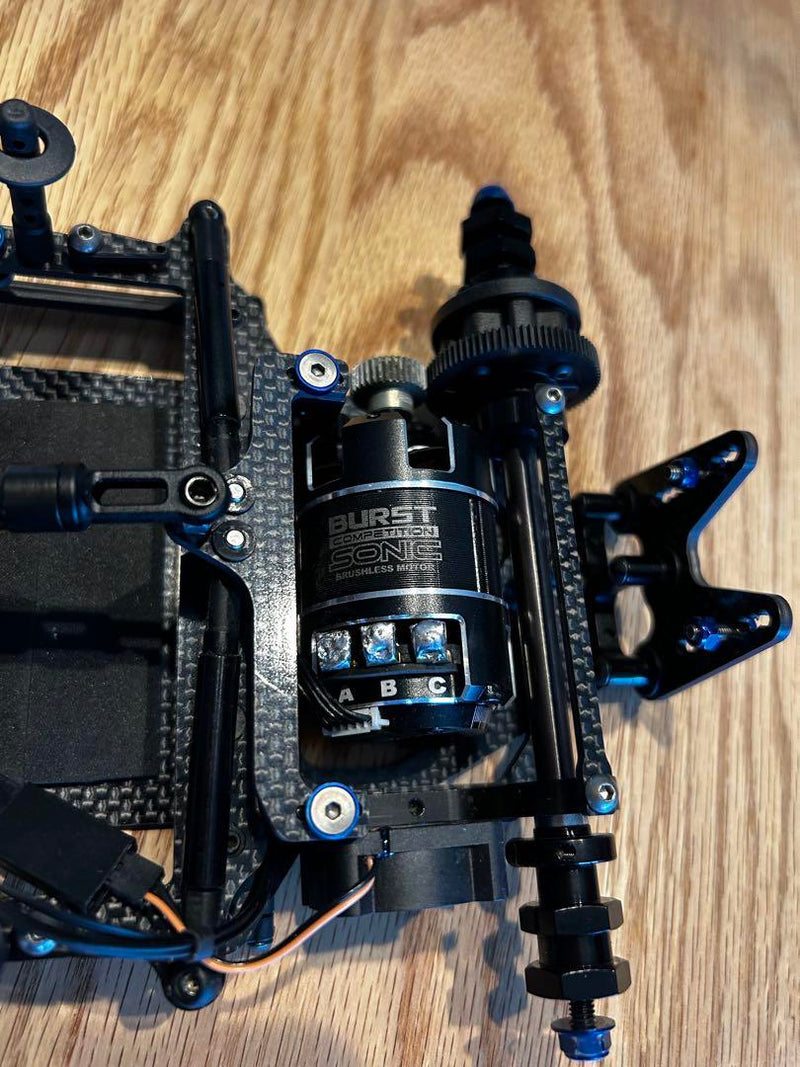 Carica immagine in Galleria Viewer, XRAY X1 2025 Chassis with 21.5 Motor & Futaba SC400 Servo Used - Used