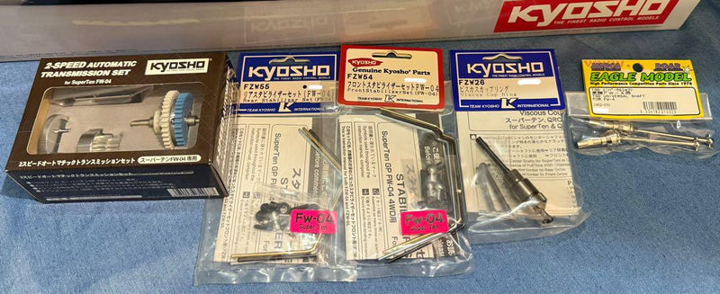 Laden Sie das Bild in Galerie -Viewer, Kyosho Castrol MUGEN NSX GP RC Car Kit with 5 Optional Parts Sets New - Used