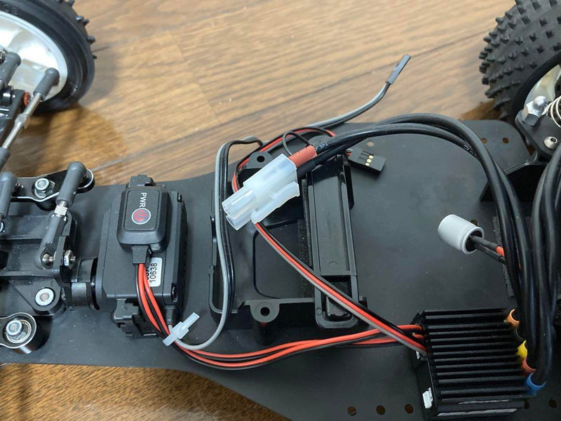 Chargez l'image dans la visionneuse de la galerie, Used Tamiya Super Astute Assembled Unused with Futaba Servo and Brushless System