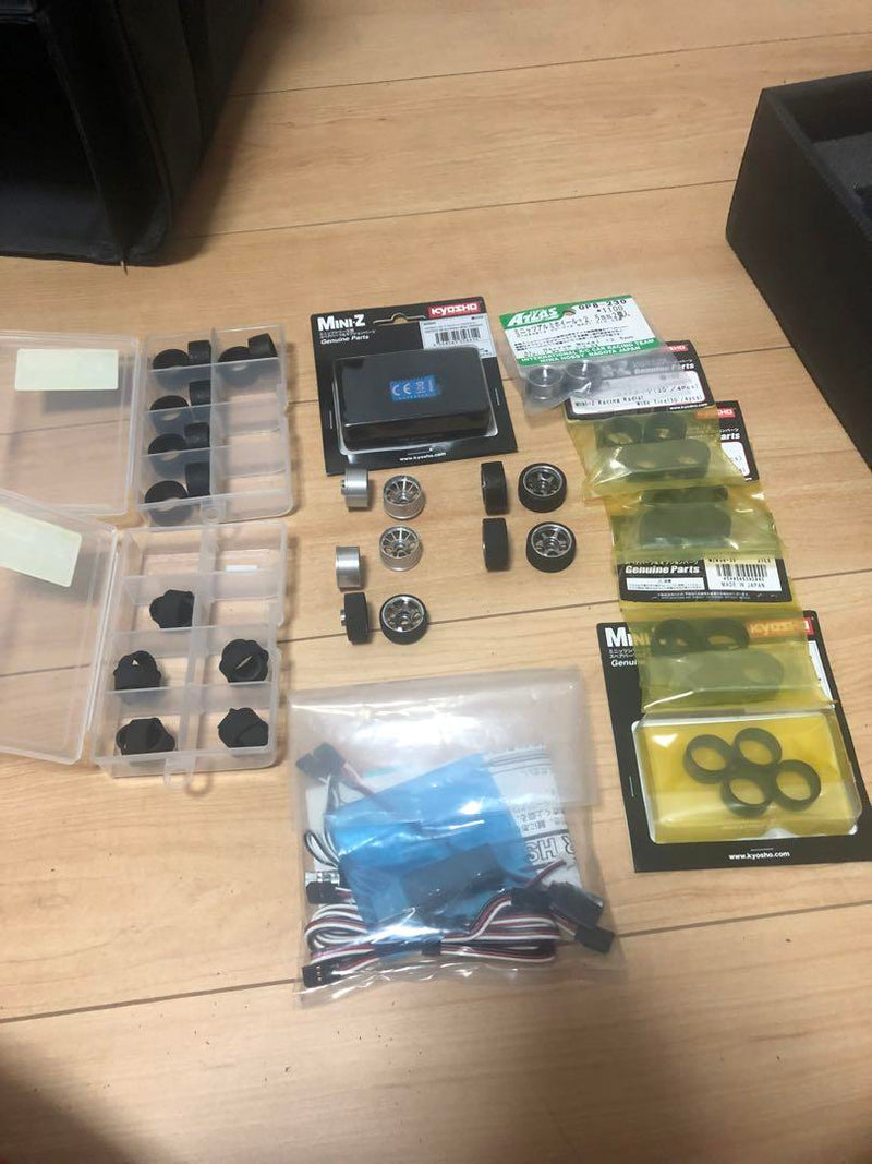 Load image into Gallery viewer, Used Kyosho Mini-Z MR-03EVO with Many Option Parts & Spares