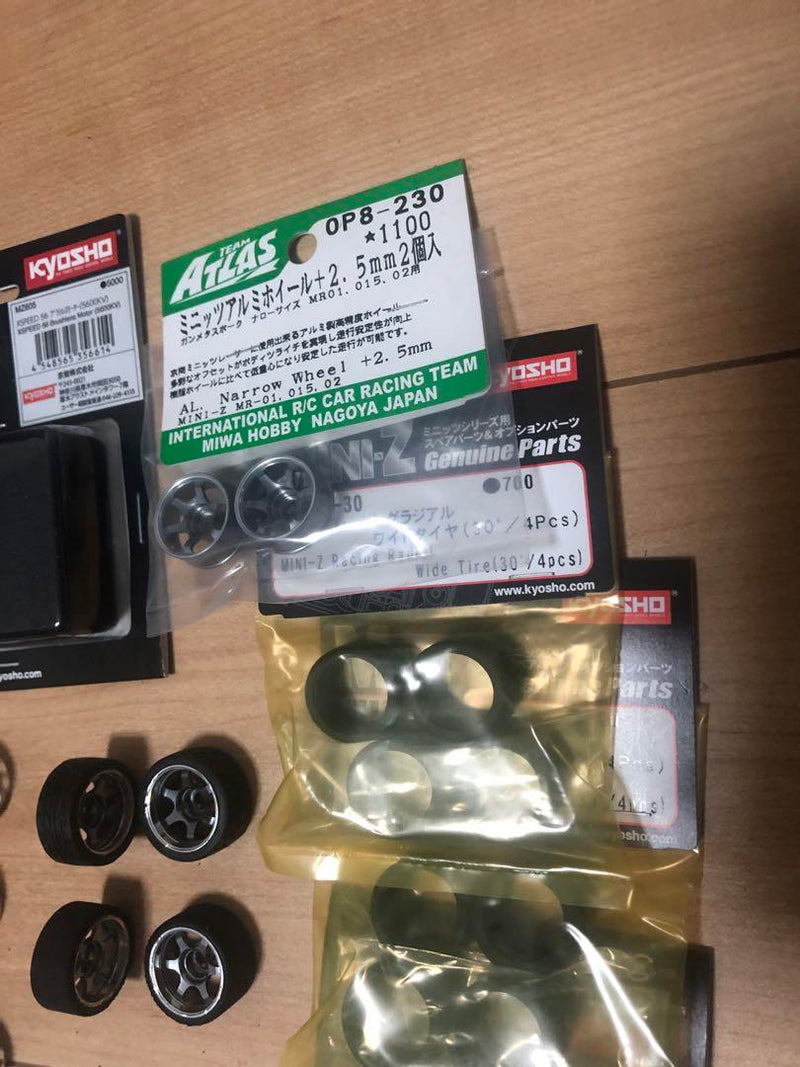Load image into Gallery viewer, Used Kyosho Mini-Z MR-03EVO with Many Option Parts & Spares