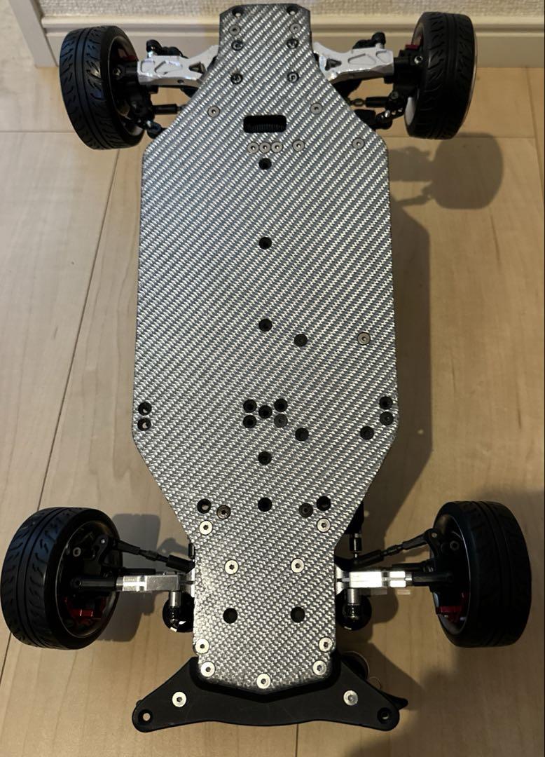 Laden Sie das Bild in Galerie -Viewer, ABC Hobby Vellfire Body on GRK Silver Carbon Chassis with Decoration Lights - Used