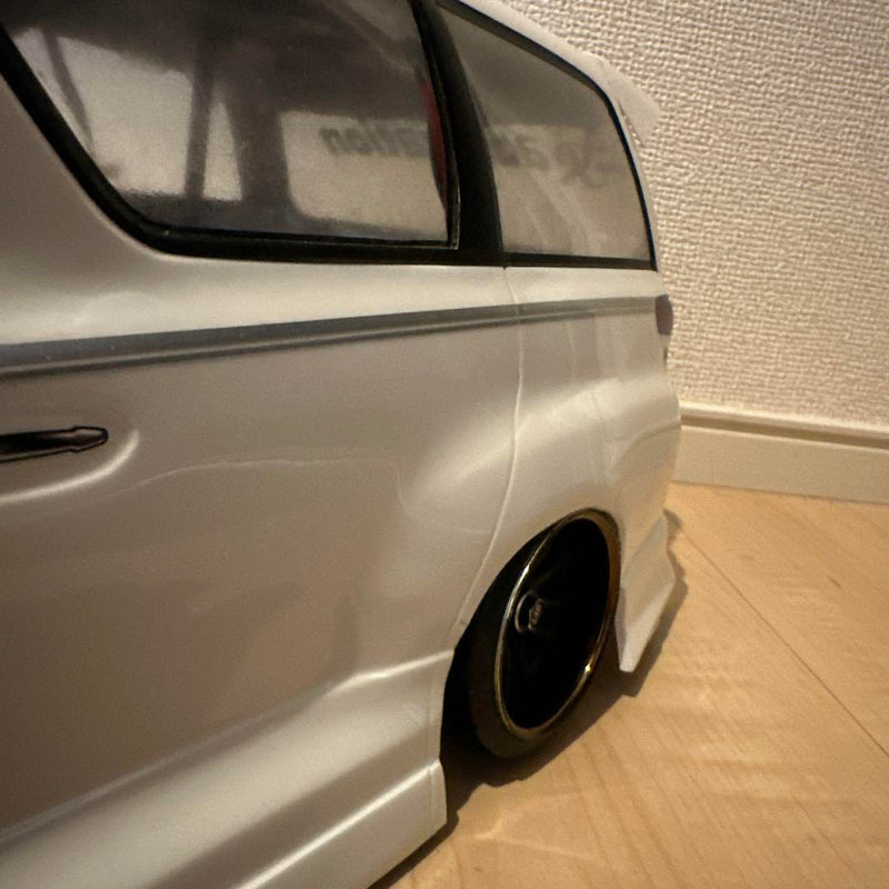 Laden Sie das Bild in Galerie -Viewer, ABC Hobby Vellfire Body on GRK Silver Carbon Chassis with Decoration Lights - Used