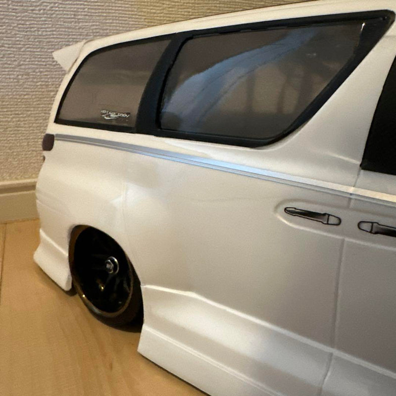 Laden Sie das Bild in Galerie -Viewer, ABC Hobby Vellfire Body on GRK Silver Carbon Chassis with Decoration Lights - Used