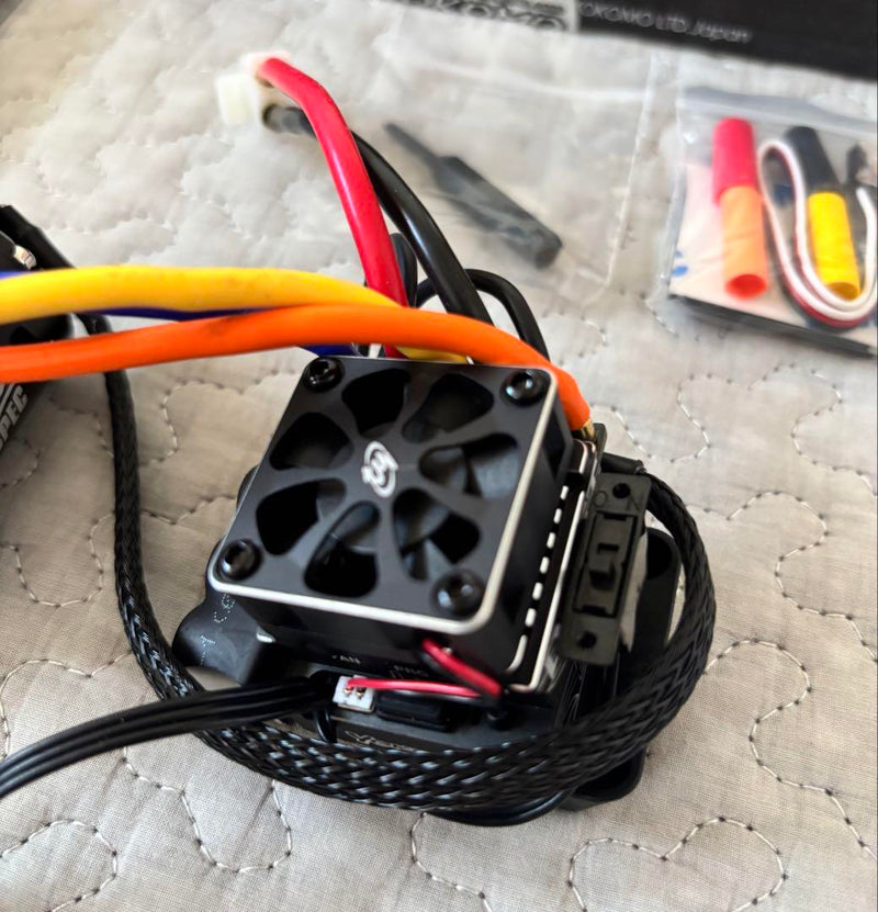 Chargez l'image dans la visionneuse de la galerie, Used YOKOMO Brushless Combo BL-PRO4D 13.5T & ESC Programmer IV Set Lightly Used