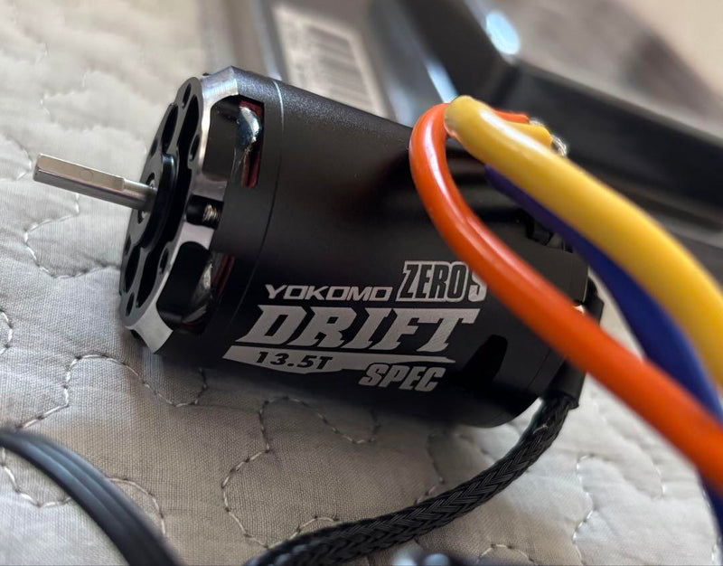Chargez l'image dans la visionneuse de la galerie, Used YOKOMO Brushless Combo BL-PRO4D 13.5T & ESC Programmer IV Set Lightly Used