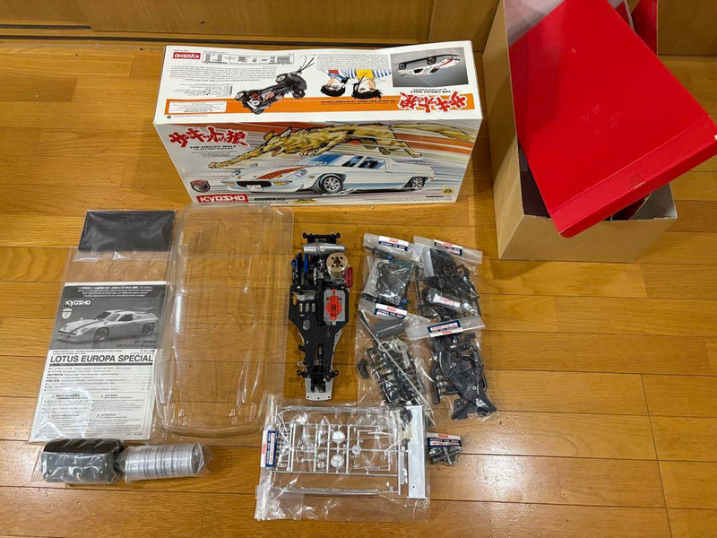 Load image into Gallery viewer, Used Kyosho 1/8 The Circuit Wolf Lotus Europa Special Engine Car Kit Unassembled