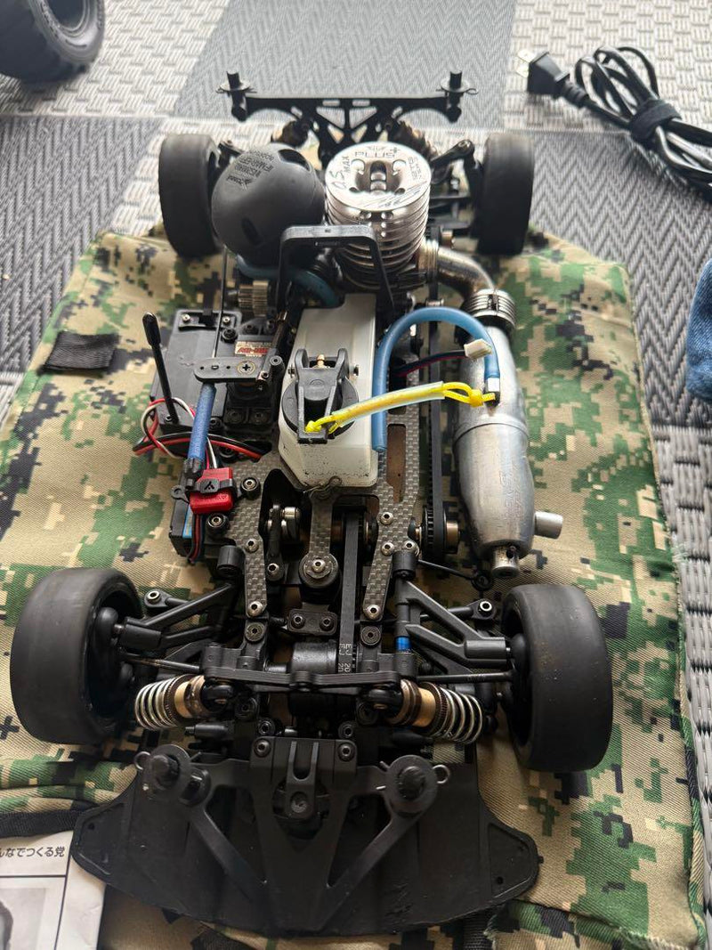 Laden Sie das Bild in Galerie -Viewer, Kyosho V-ONE R4EVO with O.S. Engine & SANWA SRG-HV Servo - Used