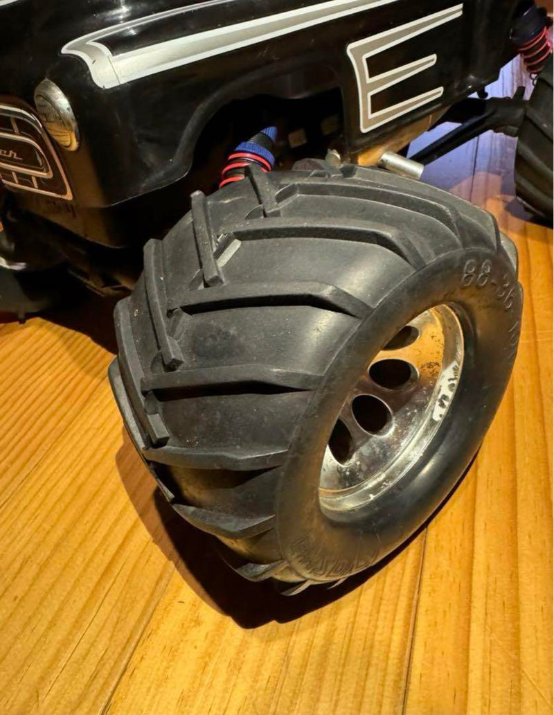 Load image into Gallery viewer, Used Kyosho 1/8 Scale Engine Powered RC Buggy Assembled with Transmitter