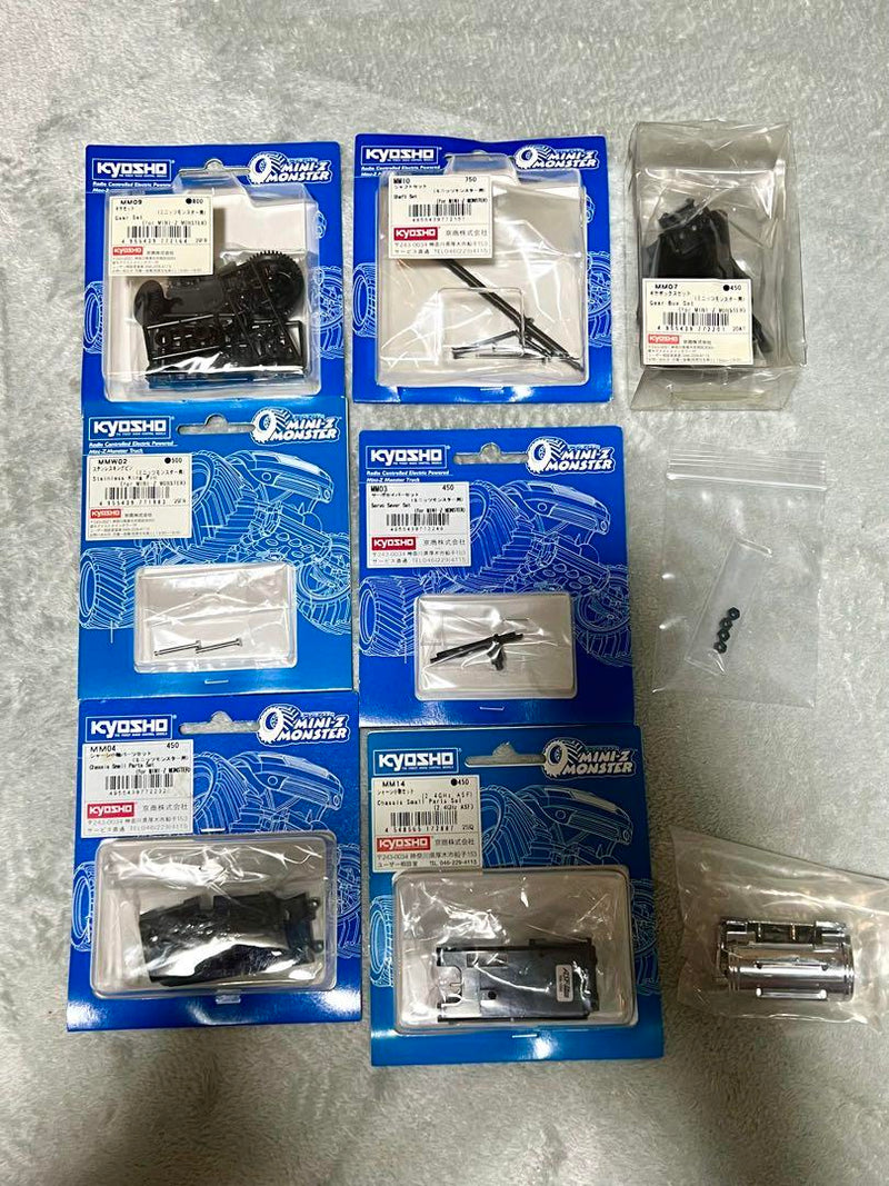 Load image into Gallery viewer, Used Kyosho Mini-Z Monster Set with Mad Killer & Mad Force Bodies & KT18 Radio