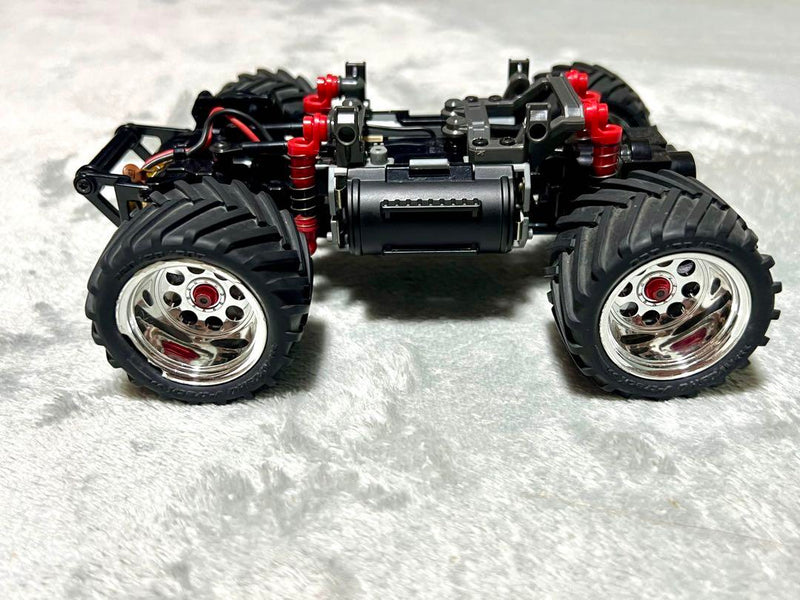 Load image into Gallery viewer, Used Kyosho Mini-Z Monster Set with Mad Killer & Mad Force Bodies & KT18 Radio