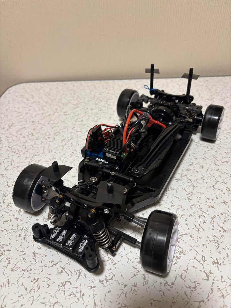 Chargez l'image dans la visionneuse de la galerie, Used Tamiya TT-02 Assembled Chassis with Sanwa MT-R Radio and Extra Body
