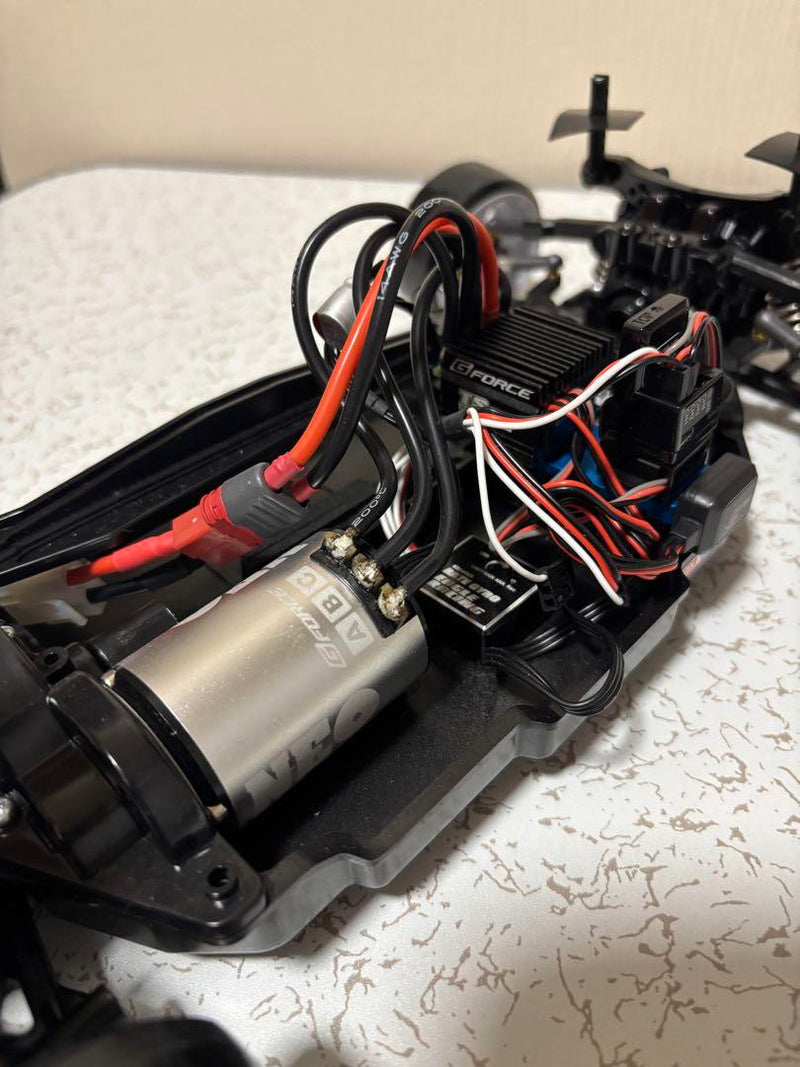 Chargez l'image dans la visionneuse de la galerie, Used Tamiya TT-02 Assembled Chassis with Sanwa MT-R Radio and Extra Body