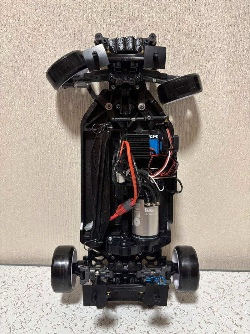 Chargez l'image dans la visionneuse de la galerie, Used Tamiya TT-02 Assembled Chassis with Sanwa MT-R Radio and Extra Body