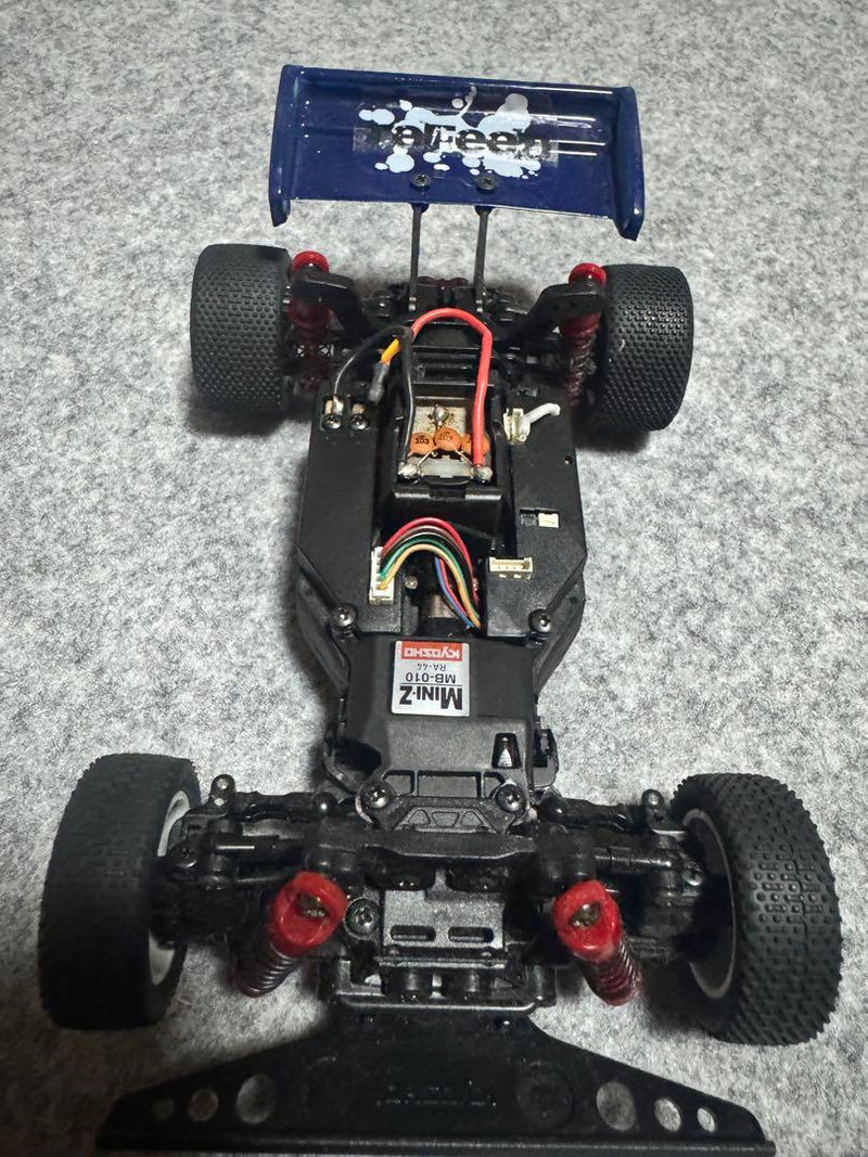 Laden Sie das Bild in Galerie -Viewer, Kyosho Mini-z Buggy Used with Unused Spare Body & Parts - Used