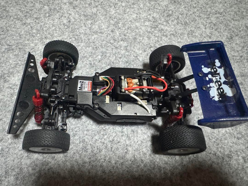 Laden Sie das Bild in Galerie -Viewer, Kyosho Mini-z Buggy Used with Unused Spare Body & Parts - Used