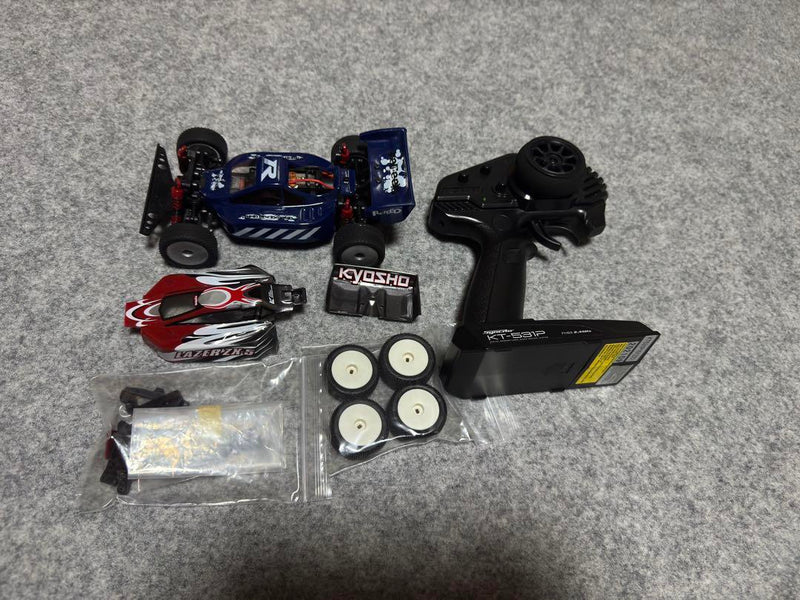 Laden Sie das Bild in Galerie -Viewer, Kyosho Mini-z Buggy Used with Unused Spare Body & Parts - Used