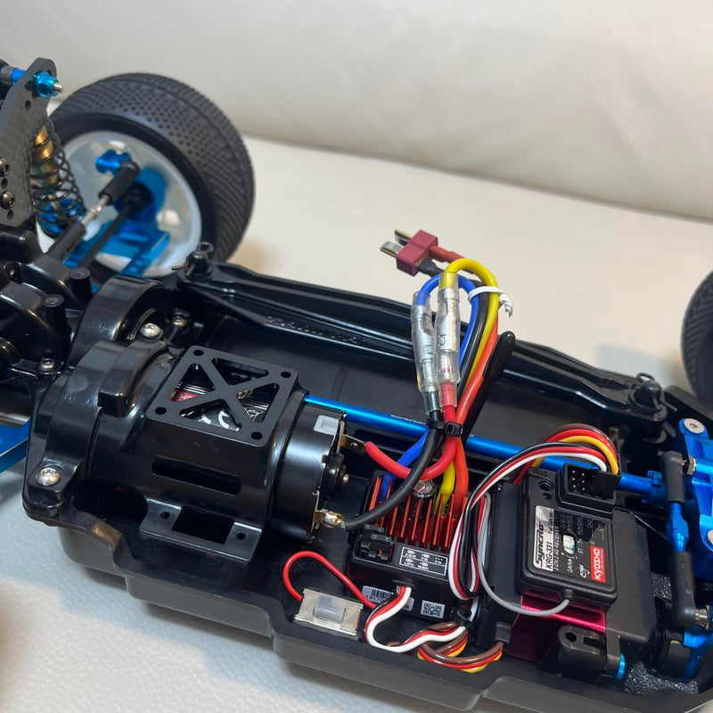 Laden Sie das Bild in Galerie -Viewer, Tamiya TT02BR with Option Parts & Kyosho Syncro 2.4GHz Radio Set No Battery - Used