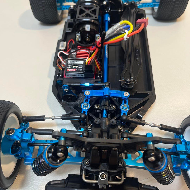 Laden Sie das Bild in Galerie -Viewer, Tamiya TT02BR with Option Parts & Kyosho Syncro 2.4GHz Radio Set No Battery - Used