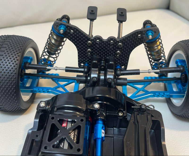 Laden Sie das Bild in Galerie -Viewer, Tamiya TT02BR with Option Parts & Kyosho Syncro 2.4GHz Radio Set No Battery - Used