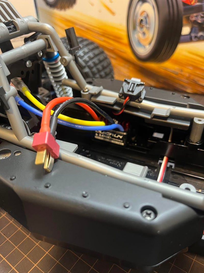 Laden Sie das Bild in Galerie -Viewer, Tamiya Fighter Nexgen DT-04 with Option Parts & Kyosho 2.4GHz Radio Set Unused - Used