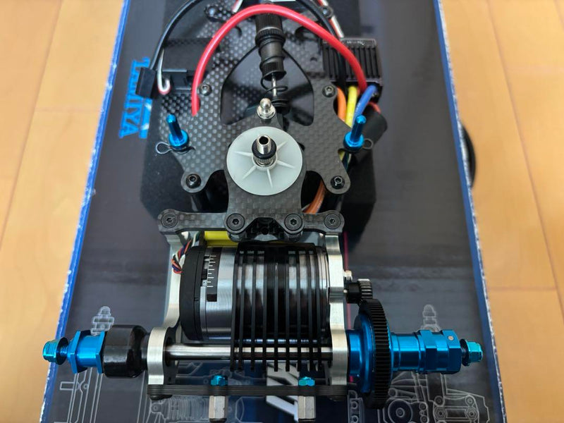 Chargez l'image dans la visionneuse de la galerie, Used Tamiya TRF102 Partially Assembled with Futaba Electronics and Red Bull Body
