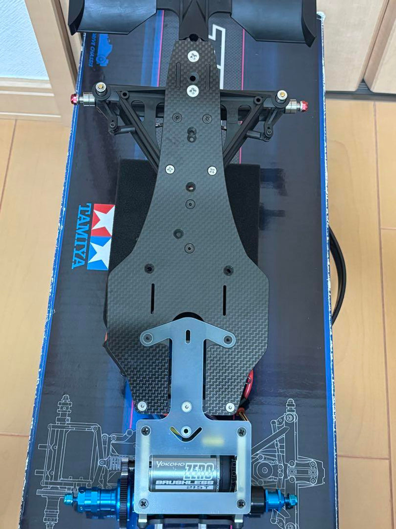 Chargez l'image dans la visionneuse de la galerie, Used Tamiya TRF102 Partially Assembled with Futaba Electronics and Red Bull Body