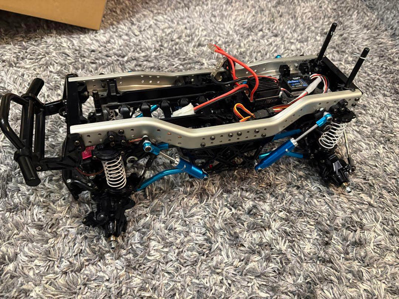 Load image into Gallery viewer, Used Tamiya 1/10 Unimog 406 Assembled RC Car with Futaba 3PV Radio