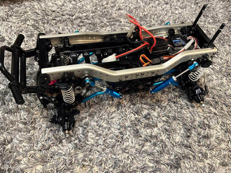 Load image into Gallery viewer, Used Tamiya 1/10 Unimog 406 Assembled RC Car with Futaba 3PV Radio
