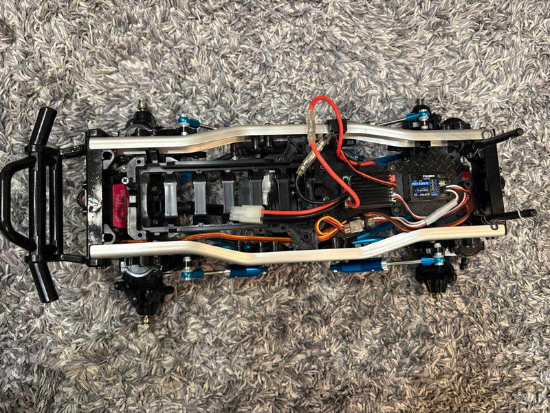Load image into Gallery viewer, Used Tamiya 1/10 Unimog 406 Assembled RC Car with Futaba 3PV Radio