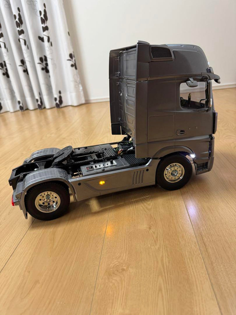 Load image into Gallery viewer, Used Tamiya 1/14 Mercedes-Benz Actros 1851 with Tank Trailer Full Set