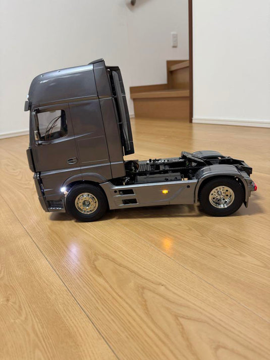 Used Tamiya 1/14 Mercedes-Benz Actros 1851 with Tank Trailer Full Set