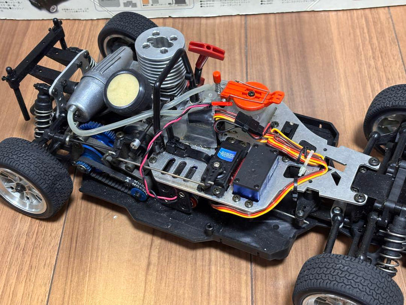 Laden Sie das Bild in Galerie -Viewer, Kyosho 1/10 Porsche 906 GP Car Full Set w/ Sanwa M12S Propo Used - Used
